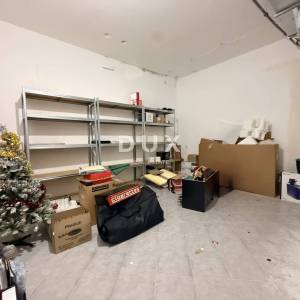 KOSTRENA – PP u prizemlju, (uvjeti za casino) frekventna lokacija i veliki parking