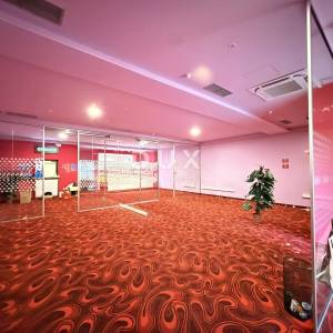 KOSTRENA – PP u prizemlju, (uvjeti za casino) frekventna lokacija i veliki parking