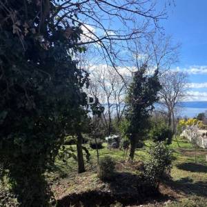 KOSTRENA, ROŽMANIĆI- građevinsko zemljište 1750m2 s panoramskim pogledom na more za obiteljsku villu / stambenu zgradu stanove ...