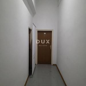 KOSTRENA, URINJ- poslovna zgrada/ prostor za razne djelatnosti 428m2 + parking/dvorište 428m2