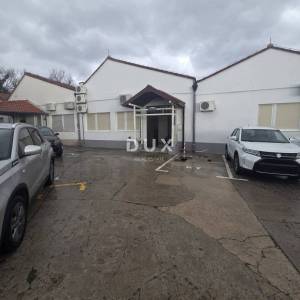 KOSTRENA, URINJ- poslovna zgrada/ prostor za razne djelatnosti 428m2 + parking/dvorište 428m2