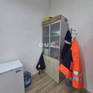 KOSTRENA, URINJ- poslovna zgrada/ prostor za razne djelatnosti 428m2 + parking/dvorište 428m2