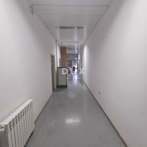 KOSTRENA, URINJ- poslovna zgrada/ prostor za razne djelatnosti 428m2 + parking/dvorište 428m2