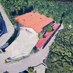 KOSTRENA, URINJ- poslovna zgrada/ prostor za razne djelatnosti 428m2 + parking/dvorište 428m2