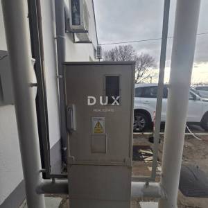 KOSTRENA, URINJ- poslovna zgrada/ prostor za razne djelatnosti 428m2 + parking/dvorište 428m2