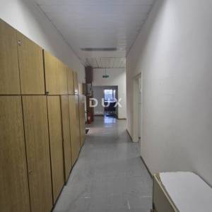 KOSTRENA, URINJ- poslovna zgrada/ prostor za razne djelatnosti 428m2 + parking/dvorište 428m2