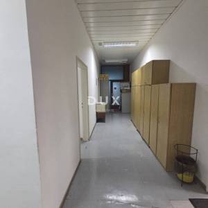 KOSTRENA, URINJ- poslovna zgrada/ prostor za razne djelatnosti 428m2 + parking/dvorište 428m2