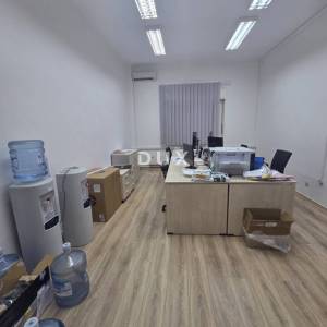 KOSTRENA, URINJ- poslovna zgrada/ prostor za razne djelatnosti 428m2 + parking/dvorište 428m2