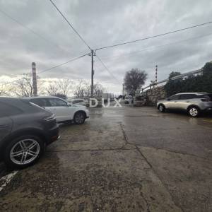 KOSTRENA, URINJ- poslovna zgrada/ prostor za razne djelatnosti 428m2 + parking/dvorište 428m2