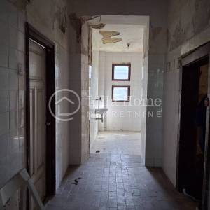 Kraljevec na Sutli/stambeno-poslovni objekt/226m2 tlocrtno+hala 194m2