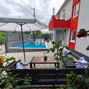 KRALJEVICA, KRIŽIŠĆE - Samostojeća kuća s bazenom i jacuzzijem, mirna lokacija, odličan prihod