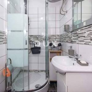 KRALJEVICA, KRIŽIŠĆE - Samostojeća kuća s bazenom i jacuzzijem, mirna lokacija, odličan prihod