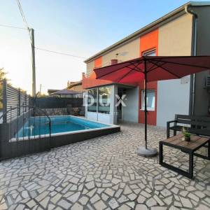 KRALJEVICA, KRIŽIŠĆE - Samostojeća kuća s bazenom i jacuzzijem, mirna lokacija, odličan prihod