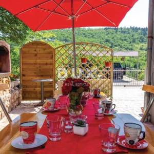 KRALJEVICA, KRIŽIŠĆE - Samostojeća kuća s bazenom i jacuzzijem, mirna lokacija, odličan prihod