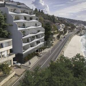 KRILO JESENICE - Luksuzni dvosoban stan prvi red do mora