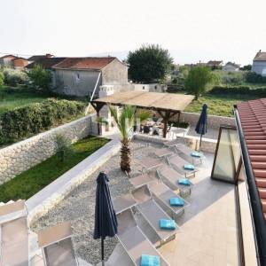 KRK, LINARDIĆI - Spoj elegancije, sigurnosti i mediteranskog šarma, 350m2