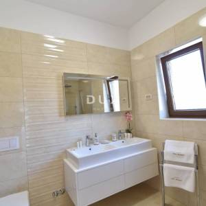 KRK, LINARDIĆI - Spoj elegancije, sigurnosti i mediteranskog šarma, 350m2