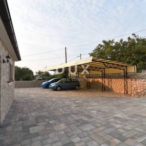 KRK, LINARDIĆI - Spoj elegancije, sigurnosti i mediteranskog šarma, 350m2