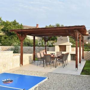 KRK, LINARDIĆI - Spoj elegancije, sigurnosti i mediteranskog šarma, 350m2