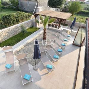 KRK, LINARDIĆI - Spoj elegancije, sigurnosti i mediteranskog šarma, 350m2