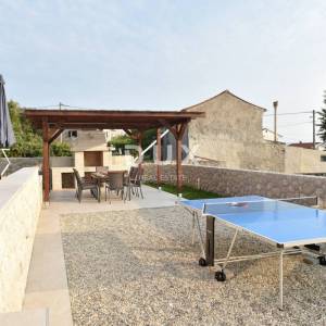 KRK, LINARDIĆI - Spoj elegancije, sigurnosti i mediteranskog šarma, 350m2