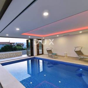 KRK, LINARDIĆI - Spoj elegancije, sigurnosti i mediteranskog šarma, 350m2