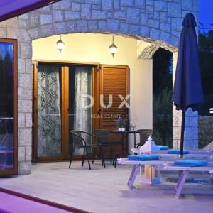 KRK, LINARDIĆI - Spoj elegancije, sigurnosti i mediteranskog šarma, 350m2