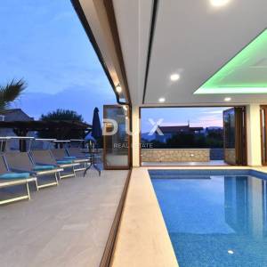 KRK, LINARDIĆI - Spoj elegancije, sigurnosti i mediteranskog šarma, 350m2
