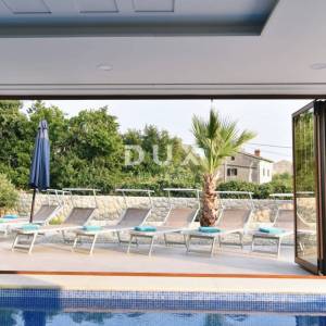 KRK, LINARDIĆI - Spoj elegancije, sigurnosti i mediteranskog šarma, 350m2