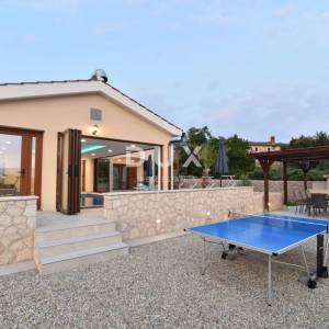 KRK, LINARDIĆI - Spoj elegancije, sigurnosti i mediteranskog šarma, 350m2