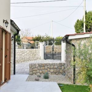 KRK, LINARDIĆI - Spoj elegancije, sigurnosti i mediteranskog šarma, 350m2