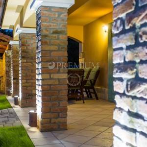 Krk, unutrašnjost otoka, kompletno uređena novoizgrađena kuća u rustikalnom stilu