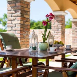 Krk, unutrašnjost otoka, kompletno uređena novoizgrađena kuća u rustikalnom stilu