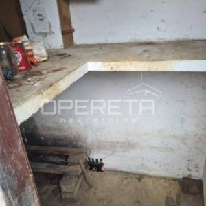Kuća s okućnicom i dodatnim objektom u mirnom Donjem Kućanu