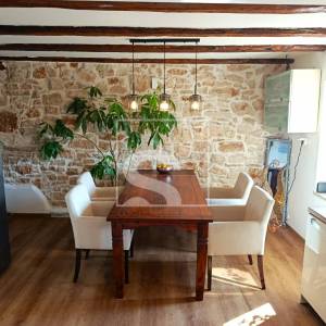 Kuća u Istri 300m2, s konobom i 1081m2 obradivog zemljišta