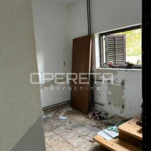 Kuća za adaptaciju na mirnoj lokaciji u Žabniku sa velikim potencijalom