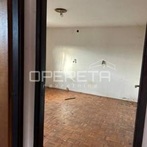 Kuća za adaptaciju na mirnoj lokaciji u Žabniku sa velikim potencijalom