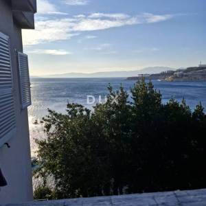 KVARNER, KRALJEVICA - Prilika: stan 53m2 s balkonom prvi red do mora