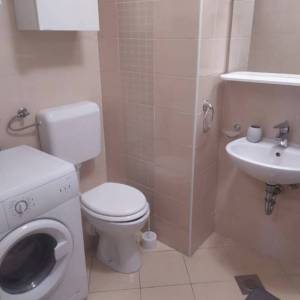 Lanište,2-sob. stan s loggiom,NKP 42m2, 3. kat/lift, odlična lokacija