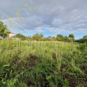 Ližnjan, građevinsko zemljište 694 m2 na mirnoj lokaciji, samo 1.2 km od mora