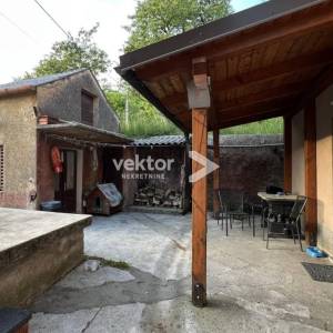 Lukeži, renovirana kuća s ljetnom kućicom na okućnici