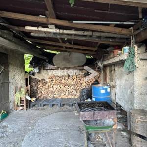 Lukeži, renovirana kuća s ljetnom kućicom na okućnici
