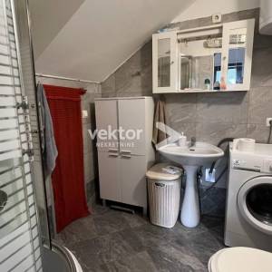 Lukeži, renovirana kuća s ljetnom kućicom na okućnici