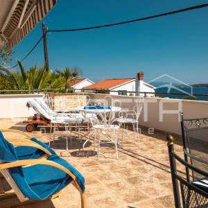 Luksuzna kuća s 3 apartmana i pogledom na more