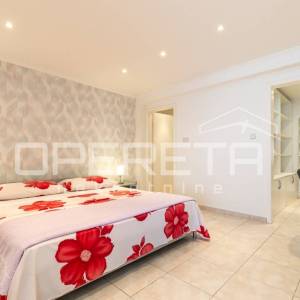 Luksuzna kuća s 3 apartmana i pogledom na more
