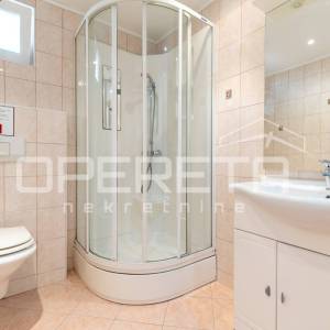 Luksuzna kuća s 3 apartmana i pogledom na more