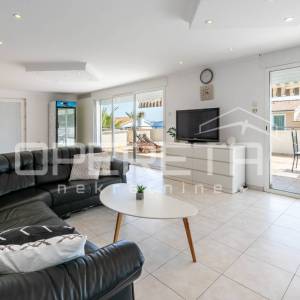 Luksuzna kuća s 3 apartmana i pogledom na more