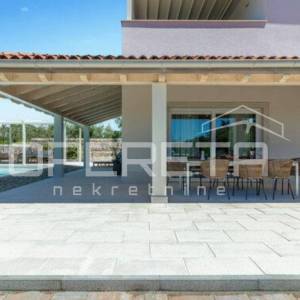 Luksuzna moderna vila s grijanim bazenom i saunom – Barban, Istra