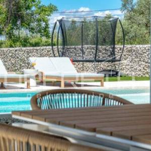 Luksuzna moderna vila s grijanim bazenom i saunom – Barban, Istra