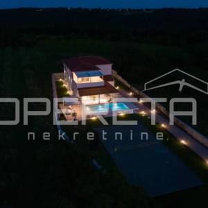 Luksuzna moderna vila s grijanim bazenom i saunom – Barban, Istra